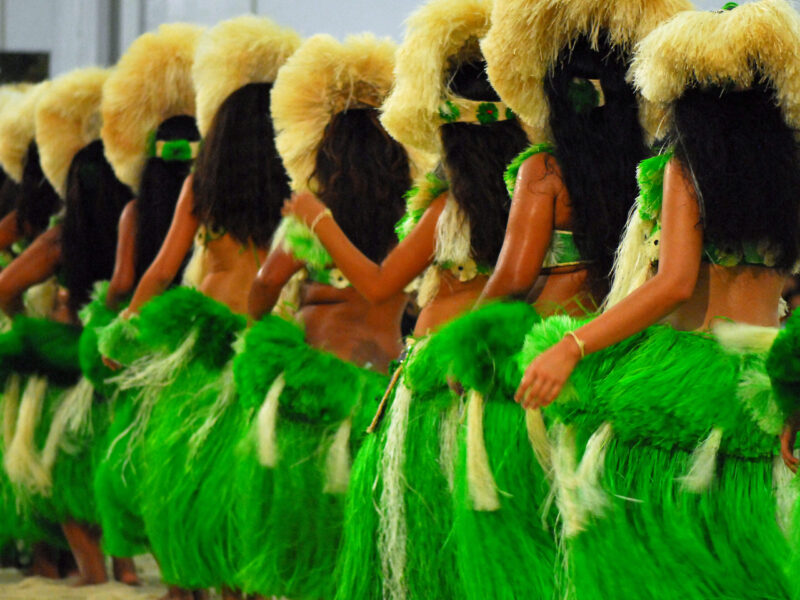 Group,Of,Polynesian,Dancers,In,Traditional,Green,Dresses,Performing,In