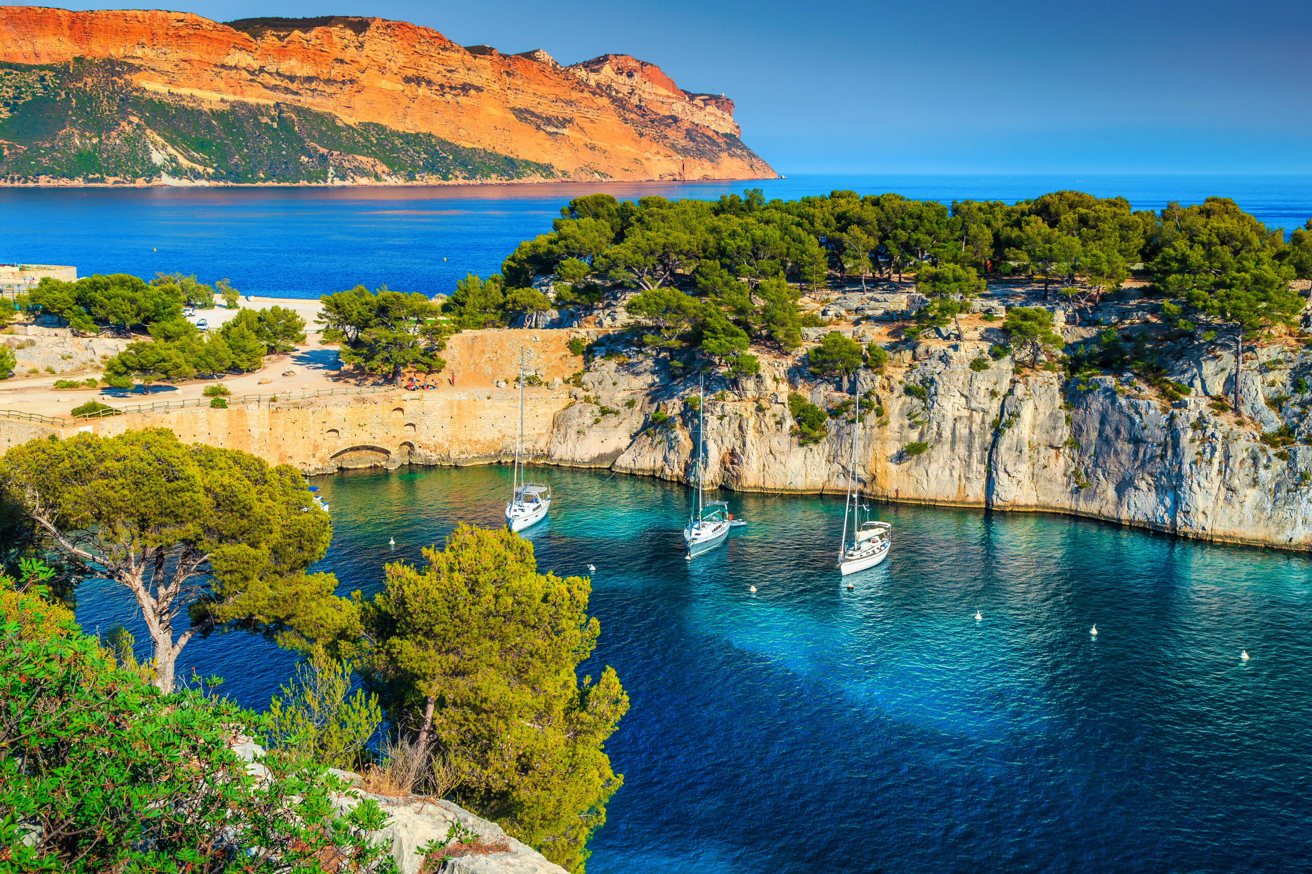 Fantastic,Vacation,Place,,Stunning,Viewpoint,On,The,Cliffs,,Calanques,De Agence de voyage Ardèche